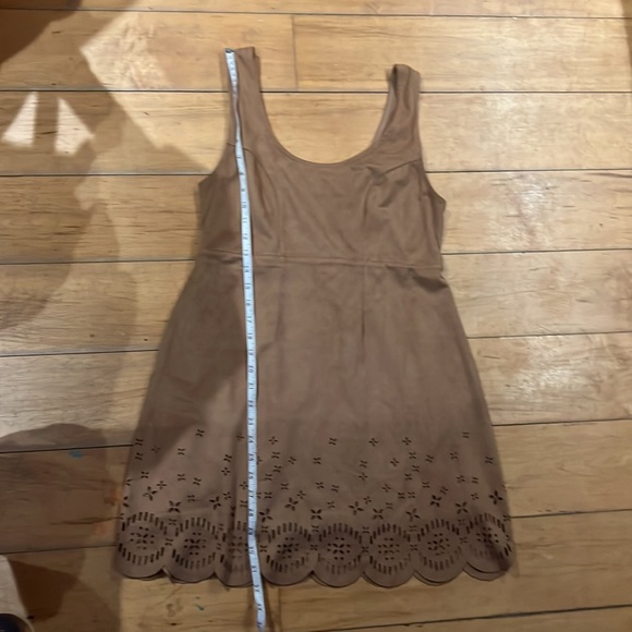 Very soft comfortable unique tan mini dress - Picture 5 of 6